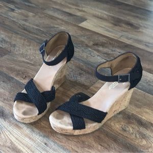 Toms black lace wedge heeled adjustable sandals size 9W